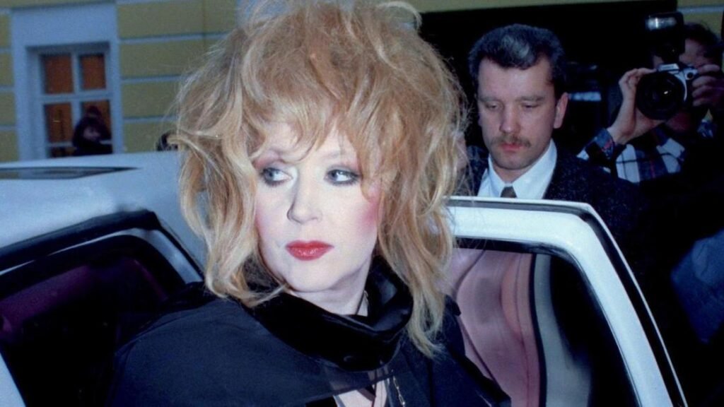 Алла Пугачева анонсирует новую песню перед Новым годом