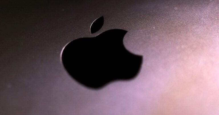 Apple терпит убытки: Bloomberg раскрывает причины