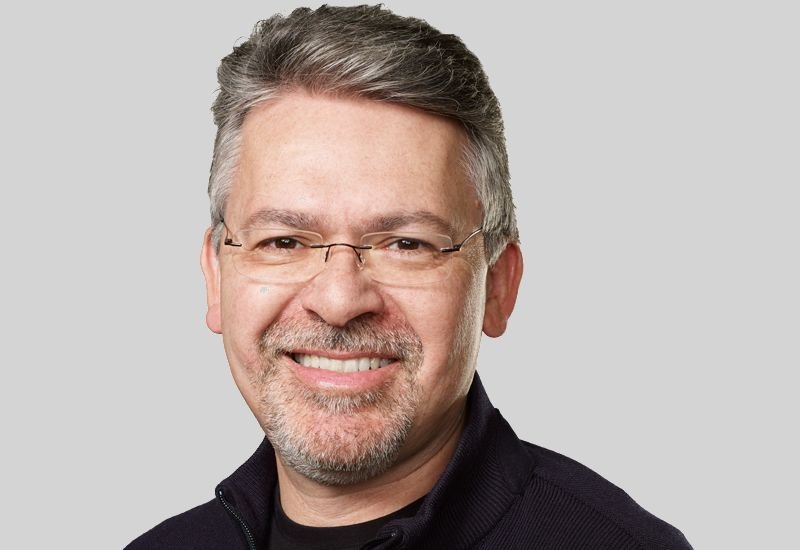 Apple усиливает ИИ-разработки: создатель Google Gemini возглавит Siri