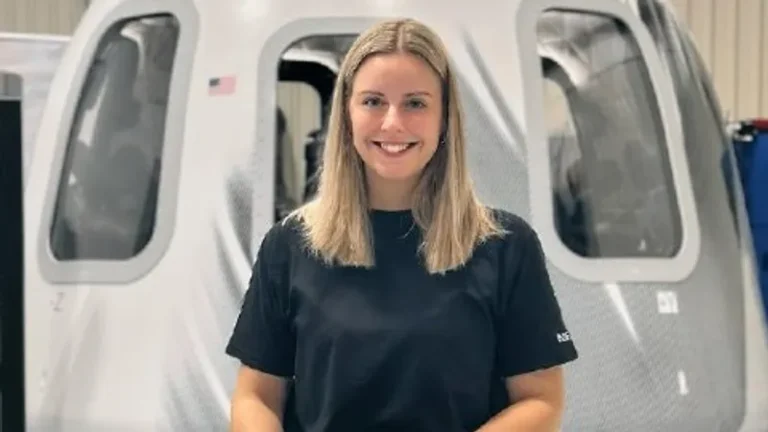 Blue Origin впервые запустит человека на инвалидной коляске в космос