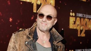 Дмитрий Нагиев и его сын Кирилл на премьере «Елок 12»