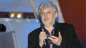 Дочь Вячеслава Добрынина обвинила музыканта в позорном исполнении песен отца