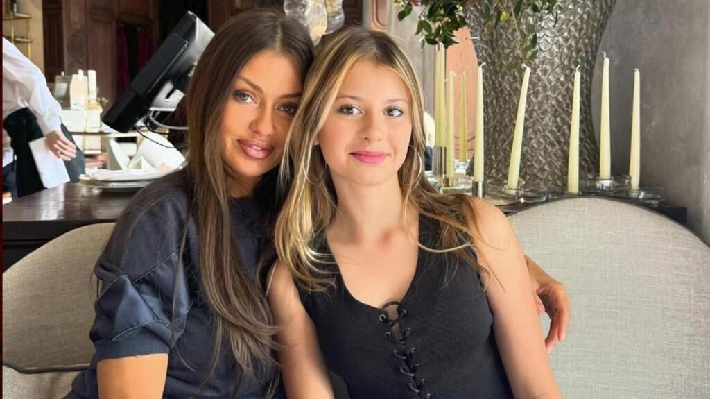 Дочь Виктории Бони отказалась лететь в эконом-классе и потребовала бизнес