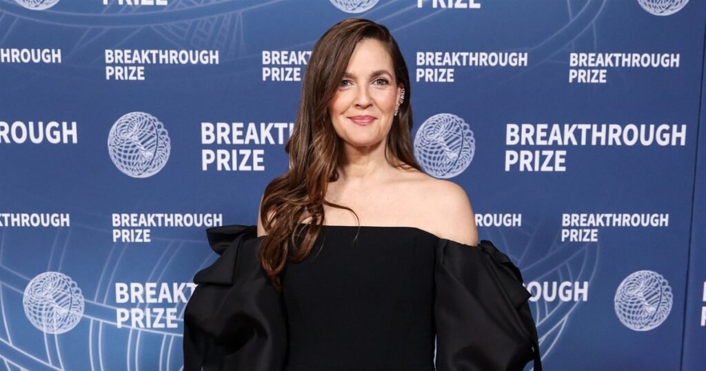 Дрю Бэрримор поделилась фото без фильтров и макияжа