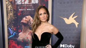 Дженнифер Лопес с 17-летними близнецами на семейном празднике