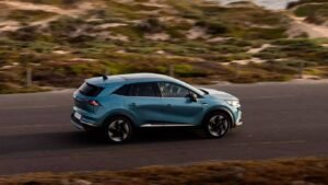 Франция вводит спецудостоверение для водителей электрокаров