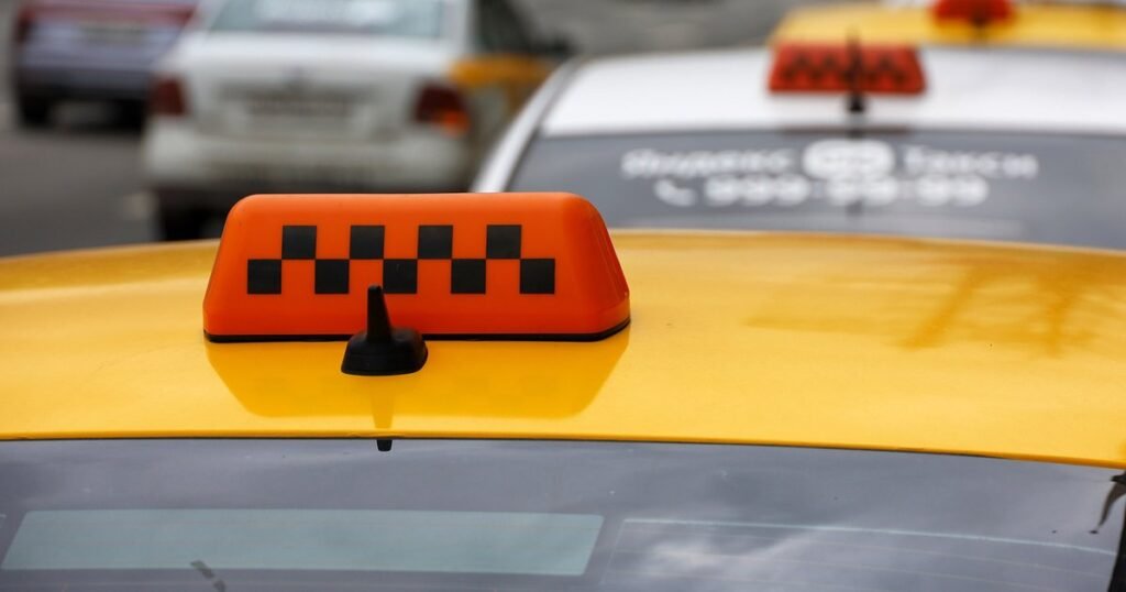 Госдума дает самозанятым таксистам право работать без привязки к месту регистрации