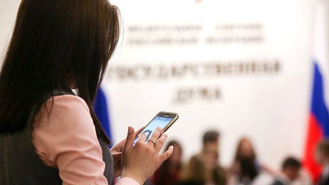 Госдума РФ вводит проверку возраста через мессенджер MAX