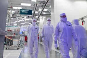 Intel начала массовое производство чипов по технологии 18A в Аризоне