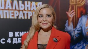 Ирина Пегова представила комедию 'Шальная императрица' в Санкт-Петербурге