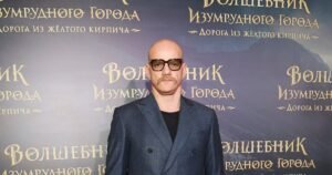 Юрий Колокольников в смелом образе для глянца: фото