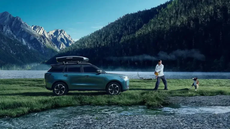 JAECOO анонсировал новый кроссовер J6 для России с заботой о питомцах