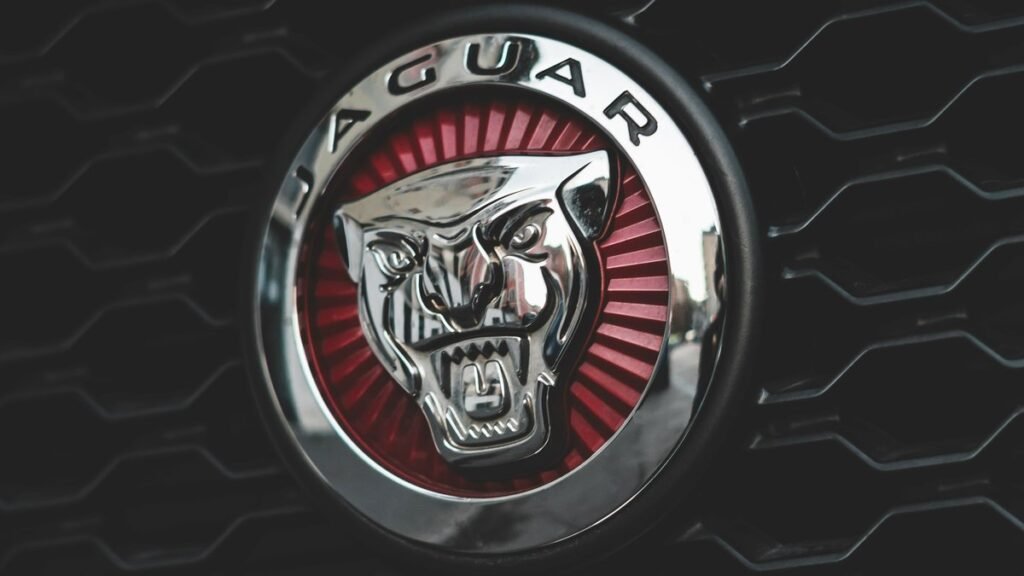 Jaguar завершил производство автомобилей с ДВС: последний F-Pace сошел с конвейера