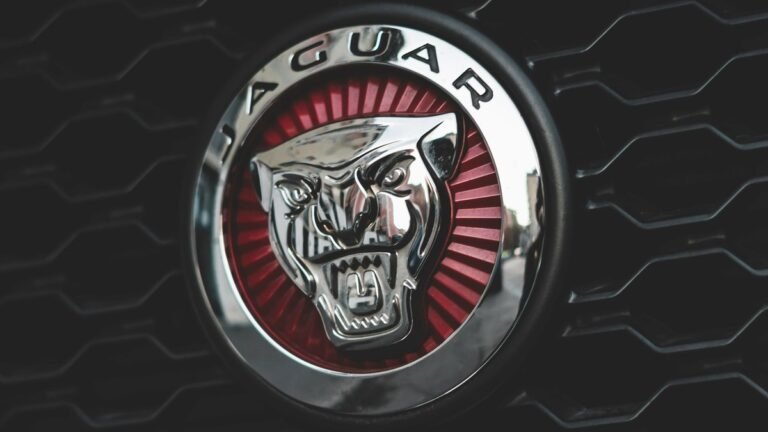 Jaguar завершил производство автомобилей с ДВС: последний F-Pace сошел с конвейера