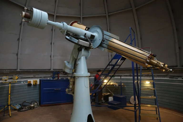 Комета 3I ATLAS: уникальные свойства и тайны межзвездного объекта