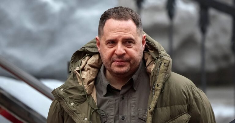 Кто хочет заставить Ермака замолчать: эксперт о ситуации