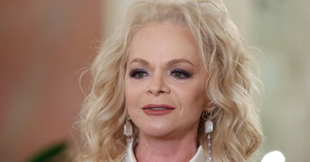 Лариса Долина перед Новым годом даст шесть концертов