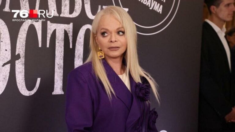 Лариса Долина возвращает деньги за квартиру