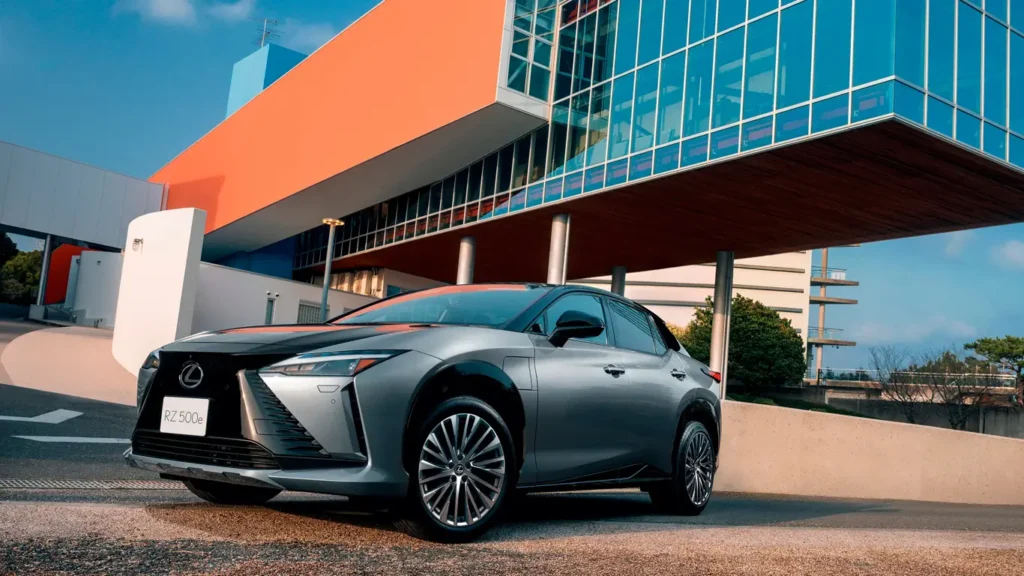 Lexus RZ 500e: Электрокроссовер с запасом хода 600 км выходит на бразильский рынок