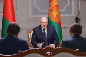 Лукашенко призвал к полной заморозке конфликта на Украине