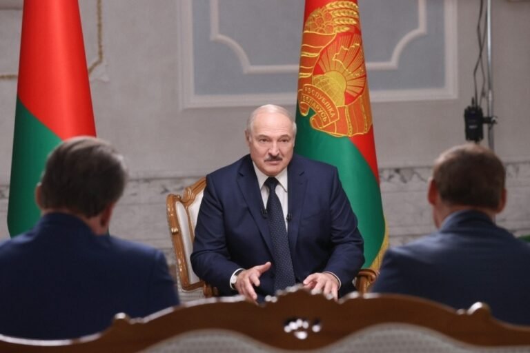 Лукашенко призвал к полной заморозке конфликта на Украине