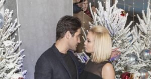 Марк Богатырев с сыном на премьере: первый выход после развода с Татьяной Арнтгольц