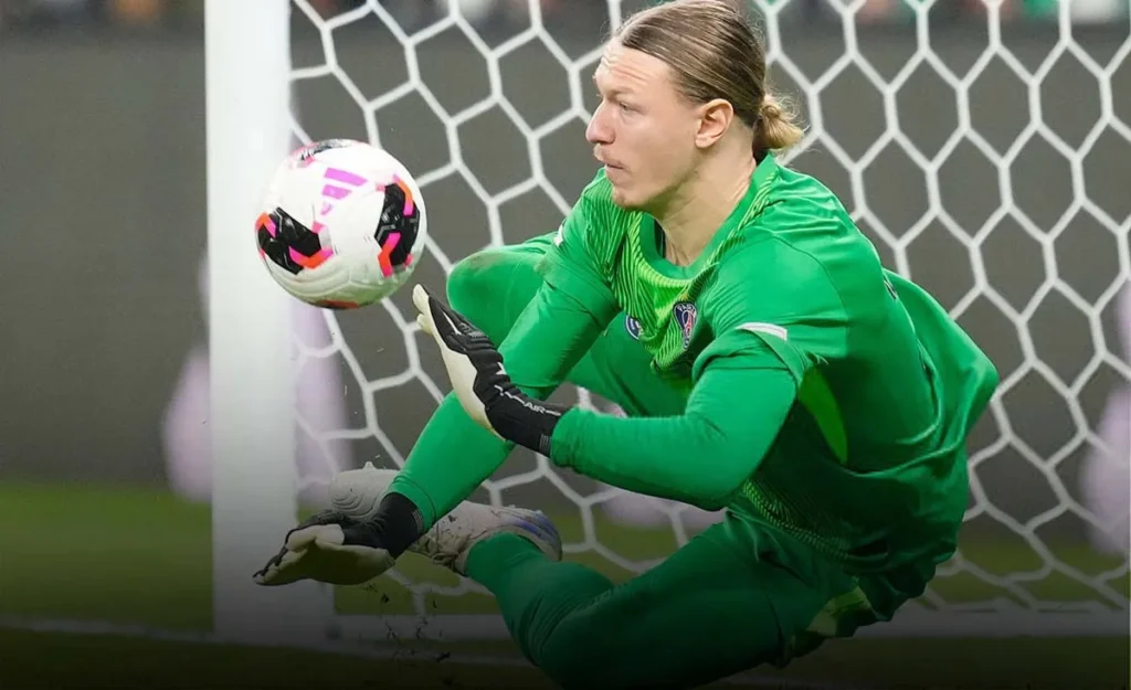 Матвей Сафонов получил травму руки в матче за ПСЖ