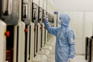 «Микрон» против государства: суд постановил не изымать акции у 300 акционеров с паспортами СССР