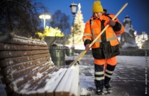 Москвичей предупредили о снеге, гололеде и понижении температуры