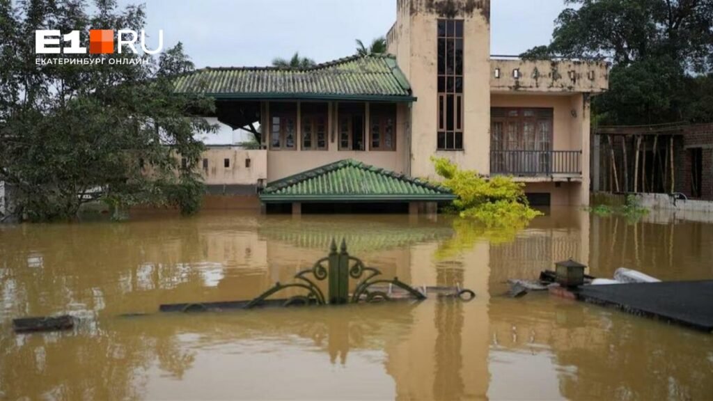 Наводнение на Шри-Ланке: туристы из России оказались в блокаде