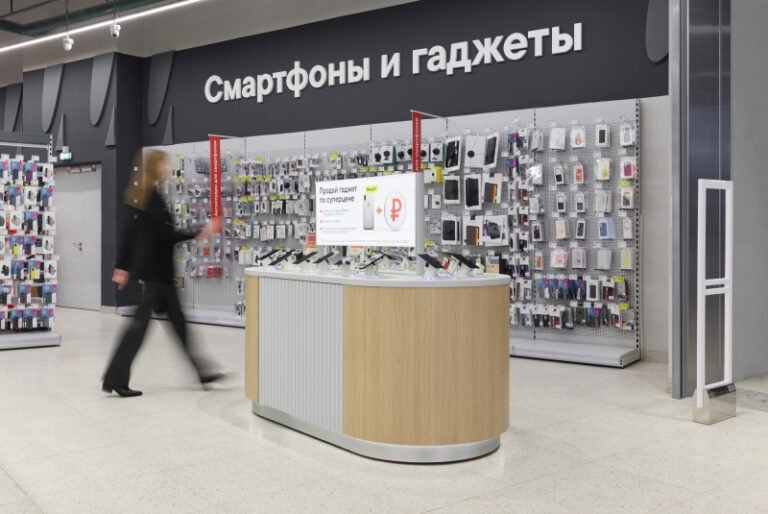 Назван самый популярный смартфон осени в России