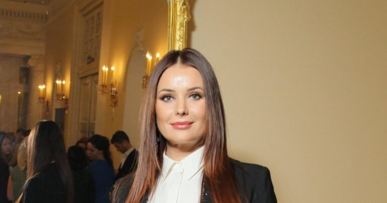 Оксана Федорова поразила публику откровенным полупрозрачным платьем