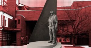 Памятник Юрию Любимову: дань уважения легенде театра на Таганке