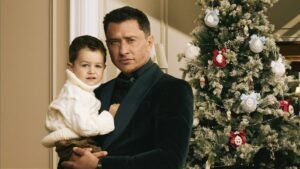 Павел Прилучный показал новогоднюю фотосессию с женой и маленьким сыном