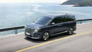 Первые китайские минивэны JAC RF8 появились в России