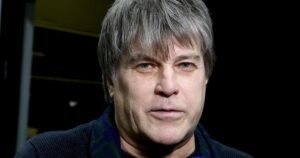 Пьяный дебош на борту: Алексей Глызин помог задержать агрессивную пассажирку