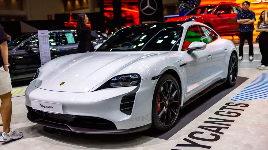 Porsche обновила Taycan: больше запаса хода и быстрее зарядка