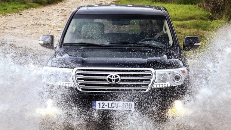 Практически новый Toyota Land Cruiser 200 выставлен на продажу