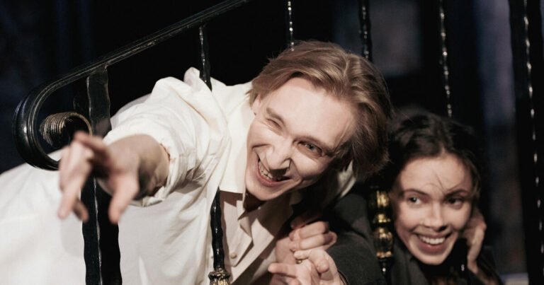 Премьера в Вахтанговском: "Перекрёсток" - история о любви и войне