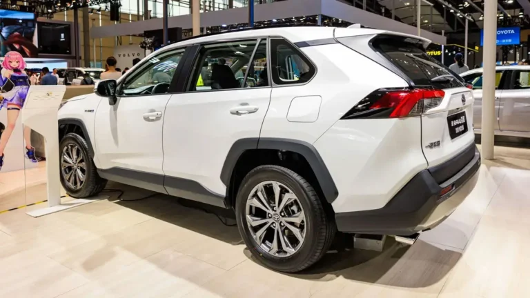 Продажи Toyota в России выросли в 2 раза в ноябре 2025 года