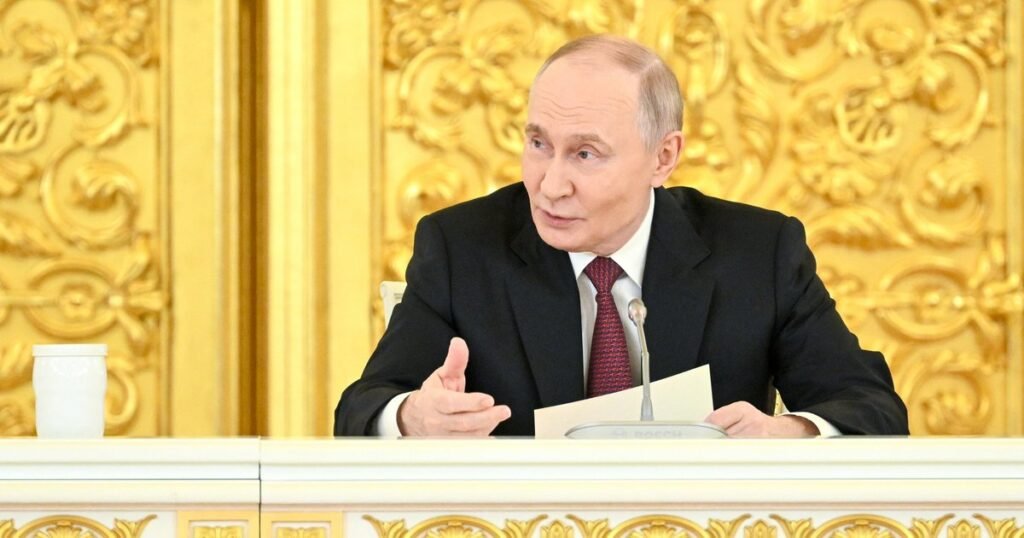 Путин подписал законы о больничных и декретных выплатах для самозанятых