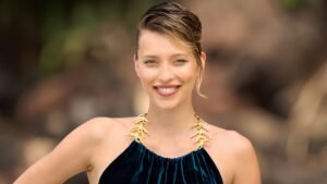 Регина Тодоренко о опасности отвлечения за рулем