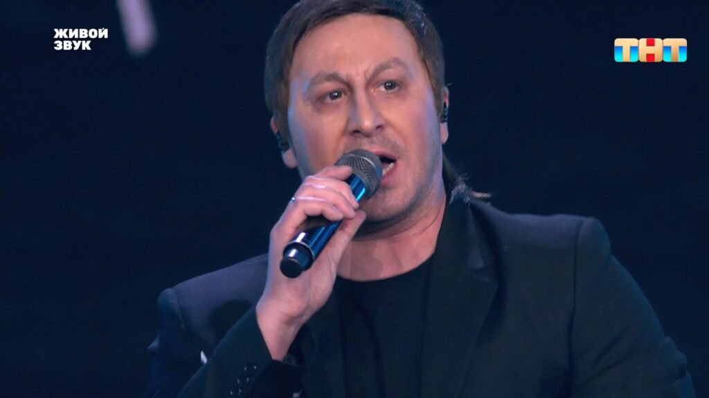 Рязанский певец Юрий Леонтьев пытался повторить голос Николая Носкова на шоу «Ярче звёзд»