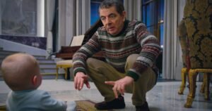 Роуэн Аткинсон создает рождественское настроение в сериале «Человек против малыша»