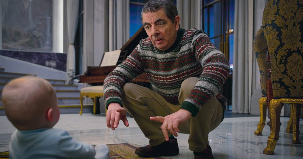 Роуэн Аткинсон создает рождественское настроение в сериале «Человек против малыша»