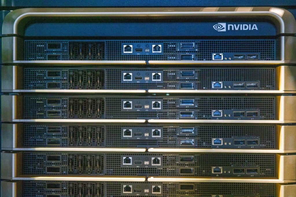 Рынок смартфонов и ноутбуков отказывается от ИИ-амбиций из-за нехватки памяти