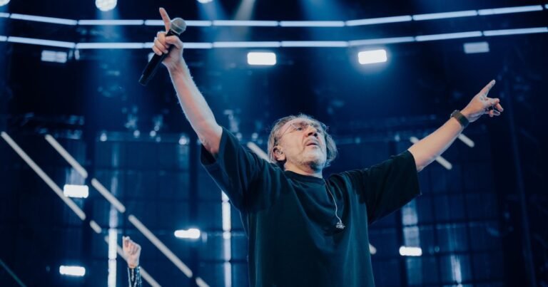 Самые дорогие артисты на новогодних корпоративах в России