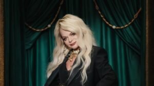 Скандал вокруг новогоднего фильма с Долиной: требуют снять с эфира