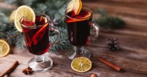 Стоматолог объяснил, почему нельзя сочетать горячие напитки и мороженое