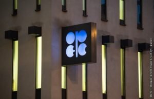 Страны ОПЕК+ должны сократить сверхдобычу нефти на 4,6 млн б/с